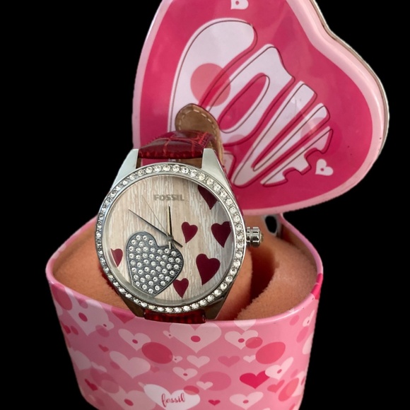 💖 Fossil Valentine Edition Crystal Heart Watch – New Old Stock, New Battery - Picture 5 of 5